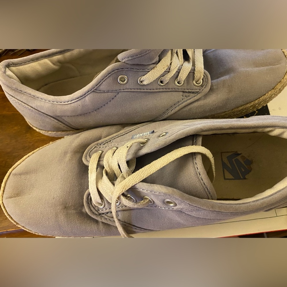 Vans women’s size 8.5, UK size 6 Classic light blue used but in clean condition!
